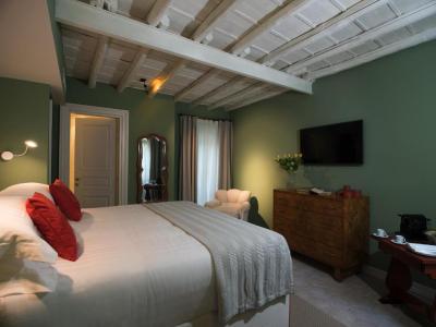 Standard King Room with Internal View 4