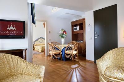 Deluxe Suite 4