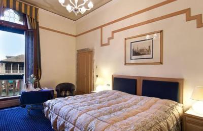 Deluxe Twin Room with Canal View 2