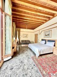 Suite with Canal View 3