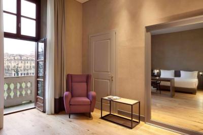 Suite Junior avec Lit d'Appoint (2 Adultes + 1 Enfant) 7