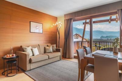 Deluxe King Suite 7