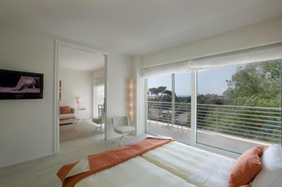 Junior Suite with Partial Sea View 4