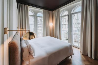 Deluxe Double Room 6