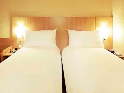 Standard Room with 2 Single Beds 2