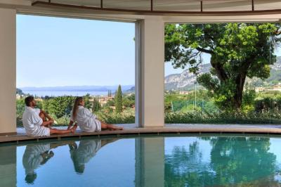 Double or Twin Room with Spa Access 4