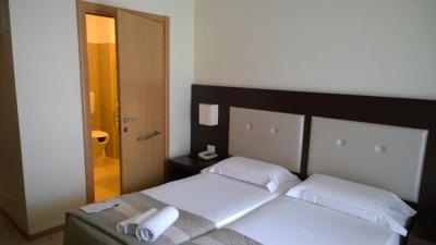 Double or Twin Room - Disability Access 4
