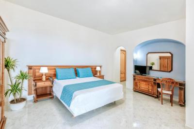 Double or Twin Room with Sea View 2