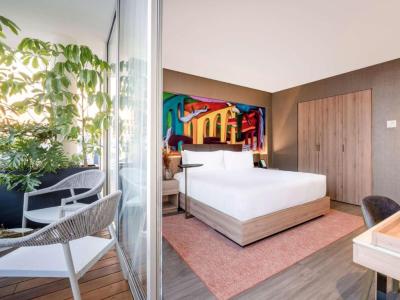Superior King Suite with Terrace 8