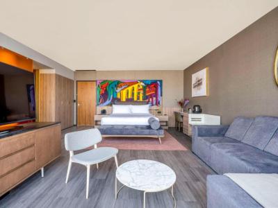 Condesa King Suite with Balcony 9