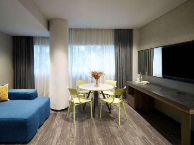 Corner King Suite 12