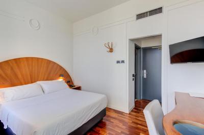 Double Room (1 Adult) 2