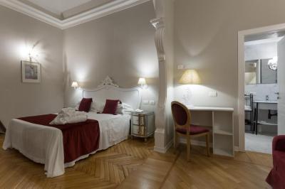 Deluxe Suite with Spa Access 2