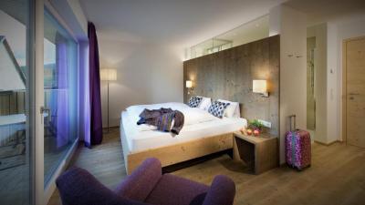 Deluxe Double Room with Balcony 2