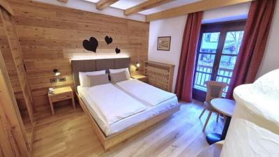 Deluxe Family Room 7