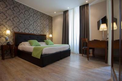 Deluxe Double or Twin Room 7