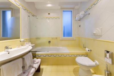 Double or Twin Room with Sea View 2