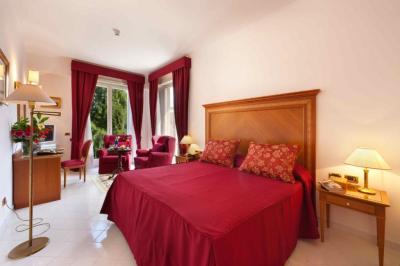 Junior Suite with Partial Sea View 3
