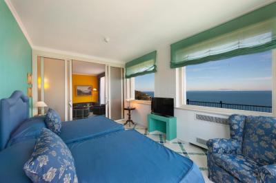 Suite with Sea View 5