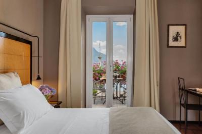Deluxe Double Room with Balcony and Lake View 3