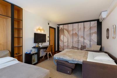Quadruple Room 8
