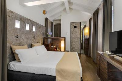 Large Double Room 9