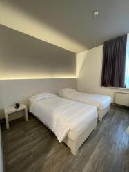 Deluxe Triple Room 8