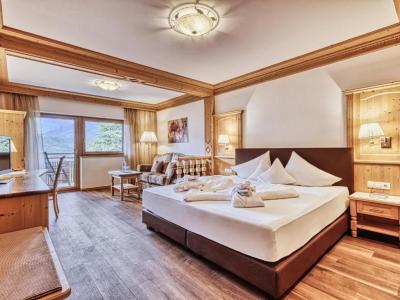 Junior Suite with Balcony 1