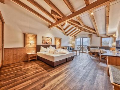 Deluxe Suite 6