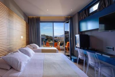 Elegant Triple Room with Mountain View 2