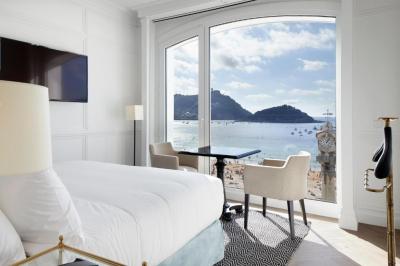 Double Room with Panoramic Sea View 4