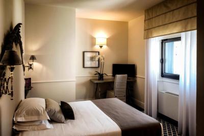 Executive Single Room with Spa Access 2