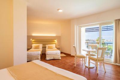Quadruple Room with Sea or Pool View 3