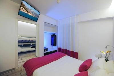 Superior Quadruple Room with Beach Access 4