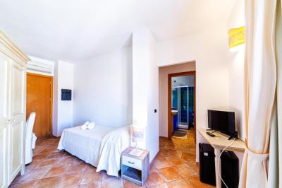 Triple Room with Balcony 3