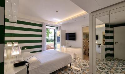 Double or Twin Room with Terrace 4