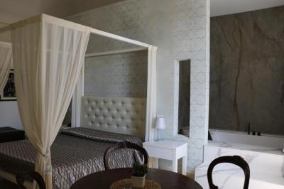 Suite Lit Queen-Size avec Baignoire Spa 2
