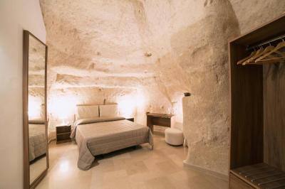 Outbuilding in Cave without Window 6