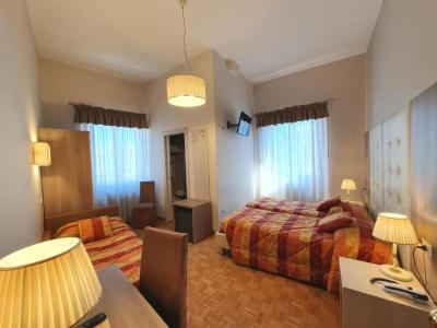 Deluxe Dreibettzimmer 12