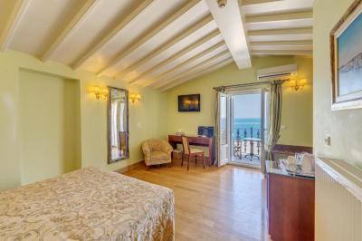 Superior Suite with Balcony and Sea View 7