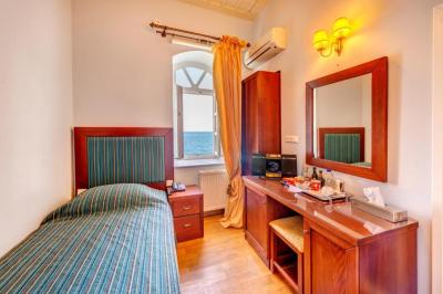 Single Room 8