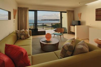 Two-Bedroom House with Sea View 4