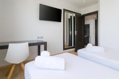 Family Room with Sea View 6