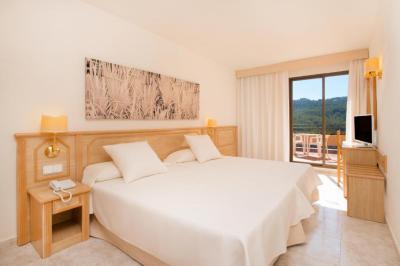 Double or Twin Room with Sea View (2 Adults + 1 Child) 2