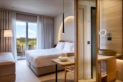 Deluxe Room Side Sea View 4