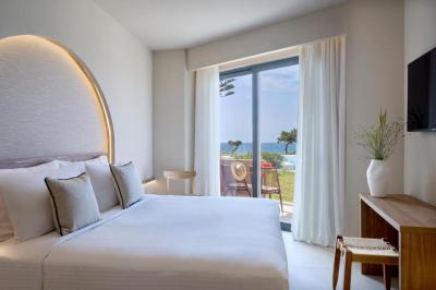 Honeymoon Junior Suite Sea View 8