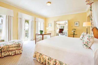 Deluxe Suite 4