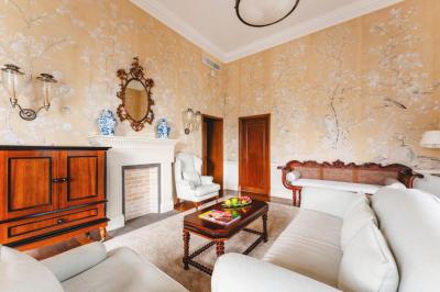 Suite 8