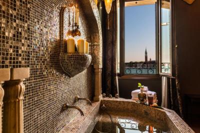 Exclusive Suite with Lagoon View 3