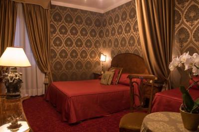 Grand Deluxe Room 8